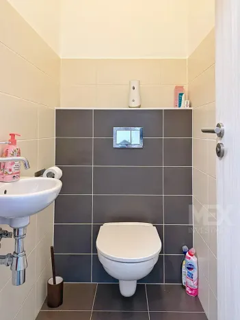 Prodej bytu 2+kk, Hradec Králové, Antonína Petrofa, 51 m2