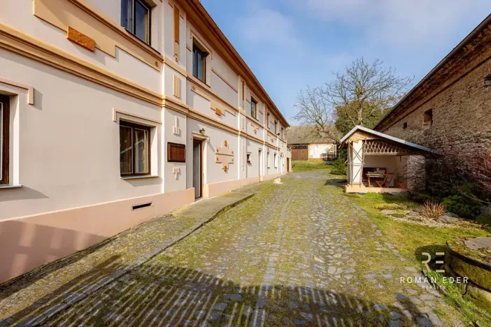 Prodej vícegeneračního domu, Chotiněves, 495 m2