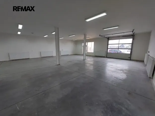 Pronájem obchodního prostoru, Slavkov u Brna, 200 m2