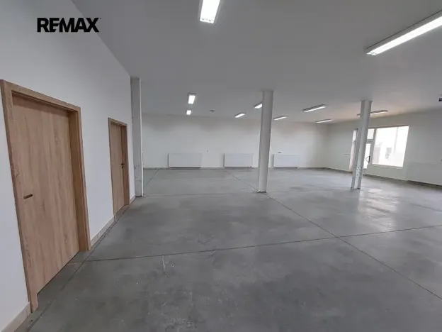 Pronájem obchodního prostoru, Slavkov u Brna, 200 m2