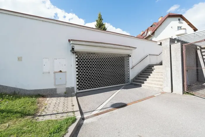 Prodej garážového stání, Brno, Högrova, 11 m2