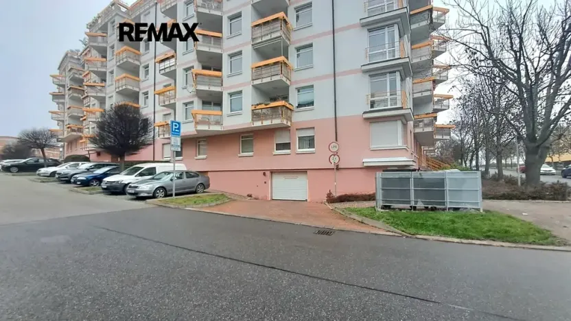 Pronájem garážového stání, Praha - Libeň, Nad Okrouhlíkem, 16 m2
