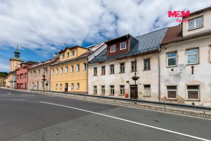Prodej rodinného domu, Krásno, Náměstí, 348 m2