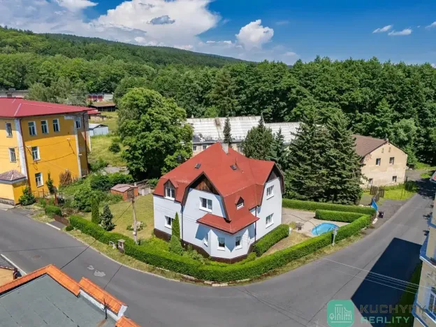 Prodej vícegeneračního domu, Hrob, 346 m2