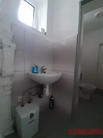 Pronájem komerční nemovitosti, Lužany, 64 m2