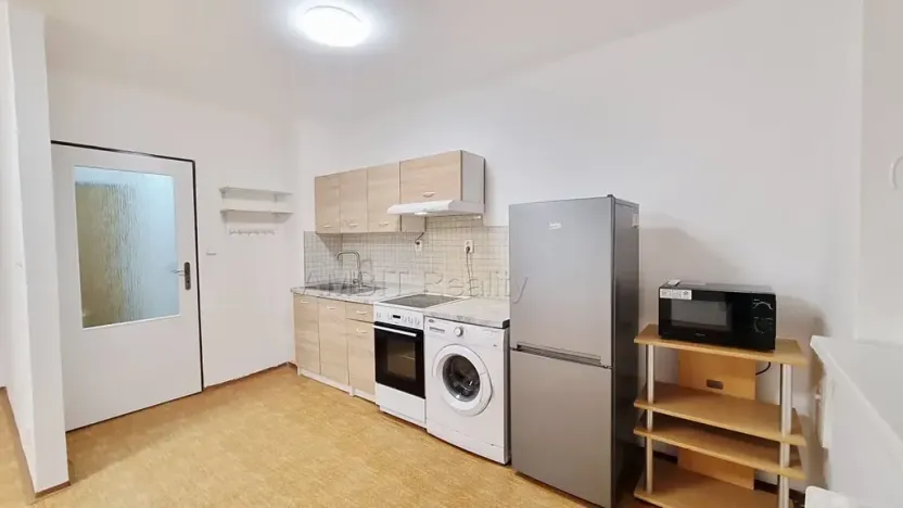 Pronájem bytu 1+kk, Praha - Hloubětín, Šestajovická, 30 m2