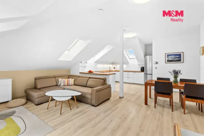 Prodej bytu 4+kk, Křížkový Újezdec - Čenětice, 158 m2