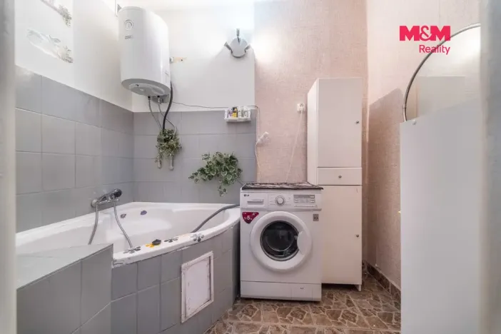 Prodej bytu 3+1, Suchomasty, 74 m2