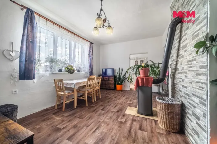 Prodej bytu 3+1, Suchomasty, 74 m2