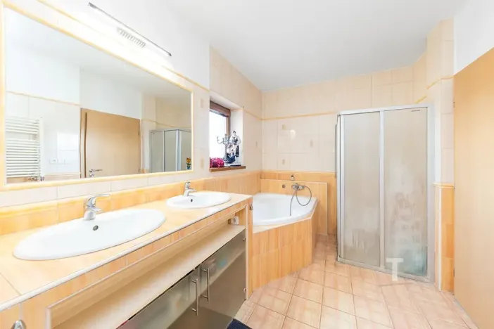 Prodej rodinného domu, Lechovice, 280 m2