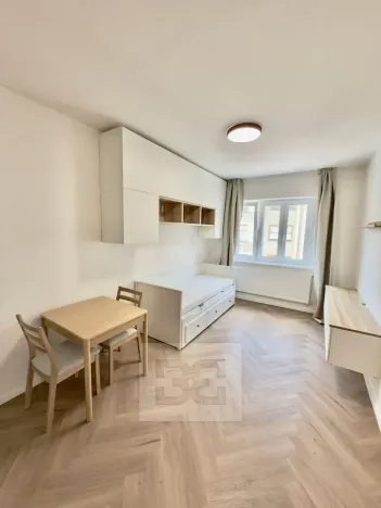 Pronájem bytu 1+kk, Praha - Smíchov, Jindřicha Plachty, 23 m2