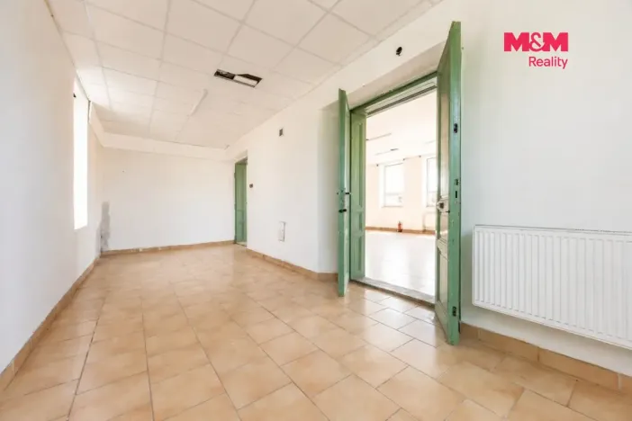 Prodej obchodního prostoru, Přerov - Přerov VI-Újezdec, Hlavní, 220 m2