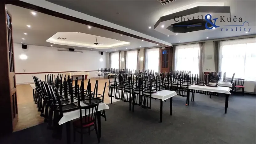 Pronájem restaurace, Stará Ves, 220 m2