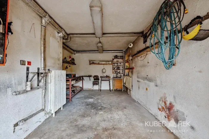 Prodej obchodního prostoru, Tábor, Jihlavská, 330 m2