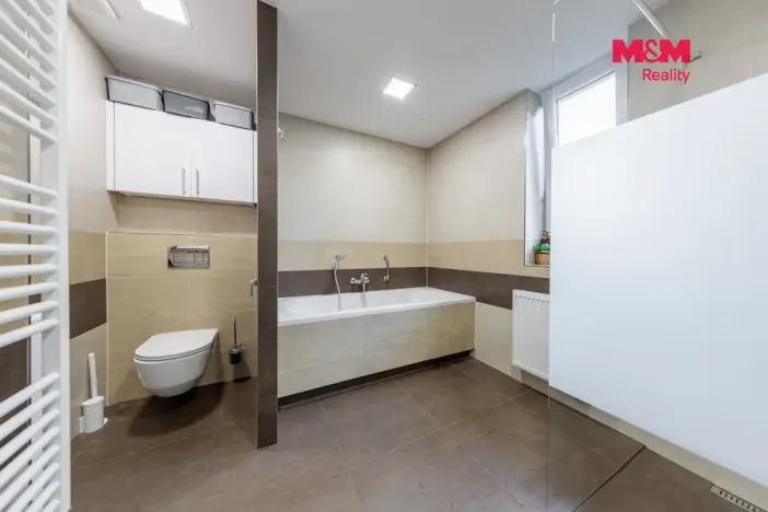 Prodej činžovního domu, Karlovy Vary - Dvory, V Lučinách, 330 m2