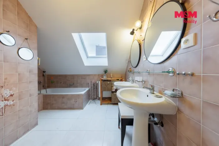 Prodej činžovního domu, Karlovy Vary - Dvory, V Lučinách, 330 m2