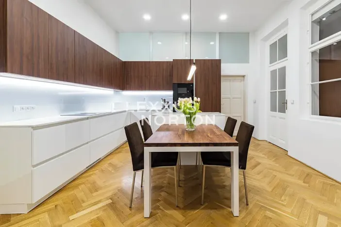 Prodej bytu 3+1, Praha - Nové Město, Soukenická, 96 m2