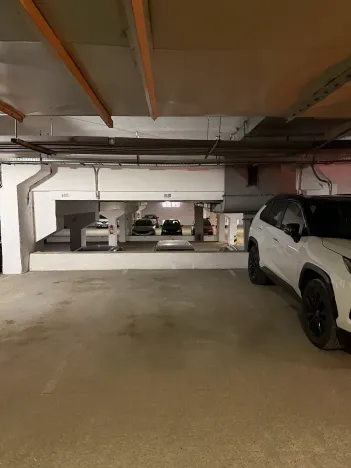 Pronájem garážového stání, Praha - Vršovice, Moskevská, 13 m2