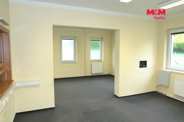Pronájem kanceláře, Králův Dvůr, V Lukách, 200 m2