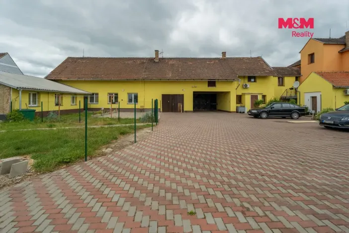 Prodej činžovního domu, Černčice, Husova, 732 m2
