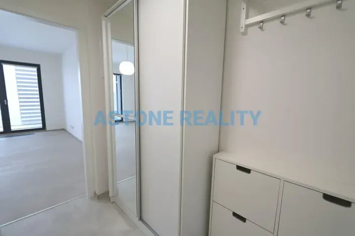 Pronájem bytu 1+kk, Praha - Modřany, Mezi vodami, 39 m2