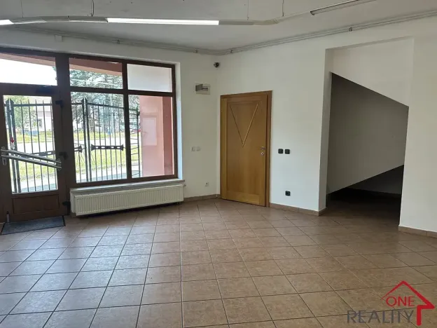 Pronájem obchodního prostoru, Staré Město, 90 m2