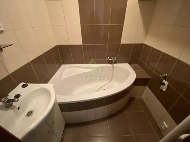 Pronájem bytu 2+1, Hrádek, 1. máje, 56 m2