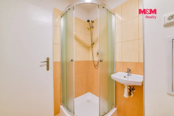 Prodej bytu 1+kk, Karlovy Vary - Doubí, 20 m2