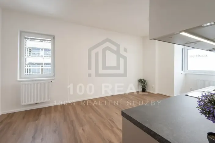 Pronájem bytu 1+kk, Pardubice, třída Míru, 32 m2