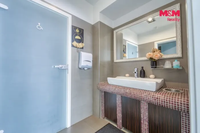 Pronájem obchodního prostoru, Mariánské Lázně, Ruská, 108 m2