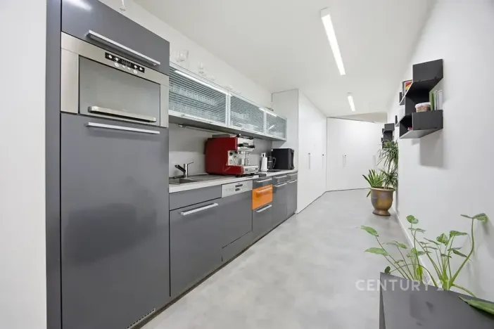 Prodej kanceláře, Praha - Smíchov, Na Zatlance, 232 m2