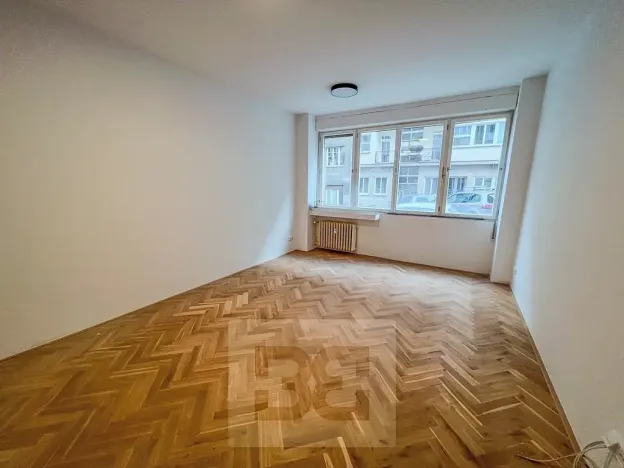 Pronájem bytu 1+kk, Praha - Holešovice, Vinařská, 32 m2