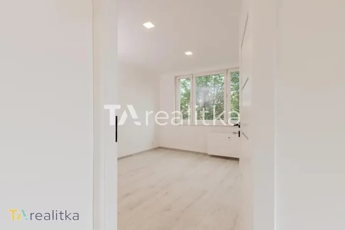 Prodej bytu 2+1, Karviná, Bratr. Veverkových, 56 m2