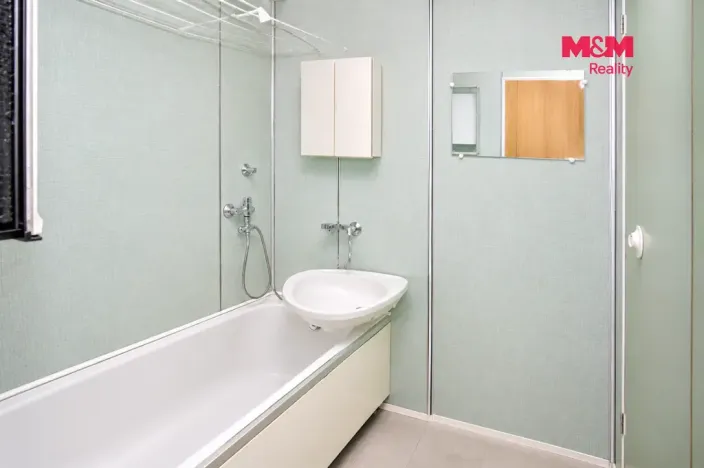 Prodej bytu 3+1, Praha - Prosek, Lovosická, 66 m2