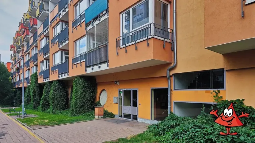 Pronájem garážového stání, Praha - Vysočany, Pod Harfou, 15 m2