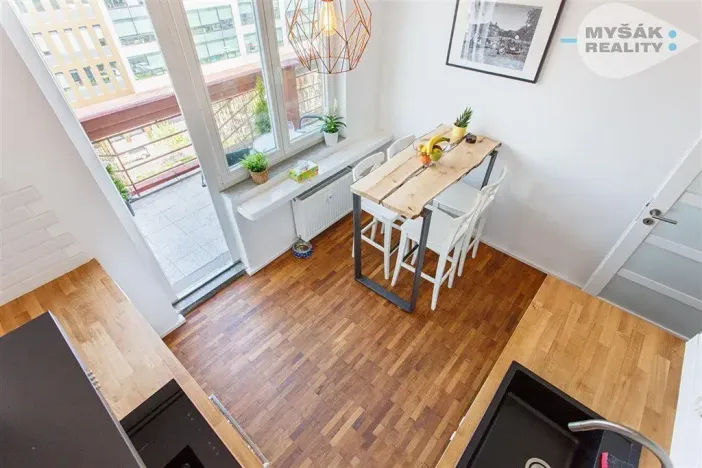 Pronájem bytu 2+kk, Praha - Karlín, Pobřežní, 56 m2