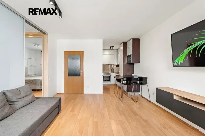 Prodej bytu 2+kk, Praha - Holešovice, Osadní, 54 m2