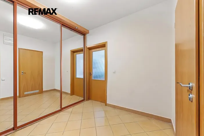 Prodej bytu 2+kk, Praha - Holešovice, Osadní, 54 m2