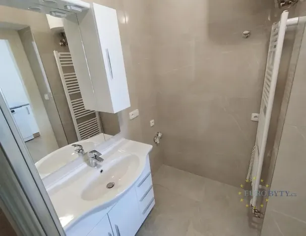 Pronájem bytu 2+kk, Praha - Holešovice, Přístavní, 40 m2