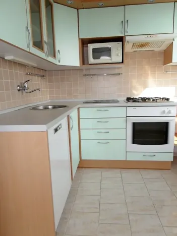 Pronájem bytu 3+1, Praha - Prosek, Zárybská, 67 m2