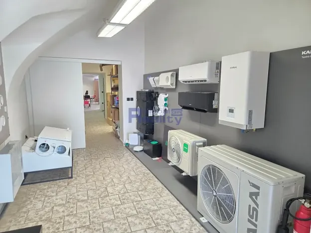 Pronájem obchodního prostoru, Hradec Králové, Pražská třída, 200 m2