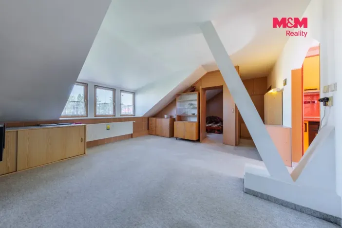 Prodej bytu 3+1, Ostrov, Masarykova, 87 m2