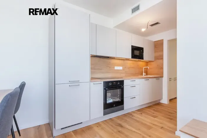 Prodej bytu 2+kk, Praha - Radlice, U Komína, 41 m2