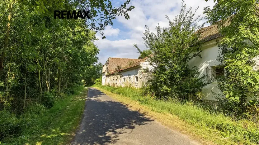 Prodej zemědělského objektu, Počedělice, 2500 m2