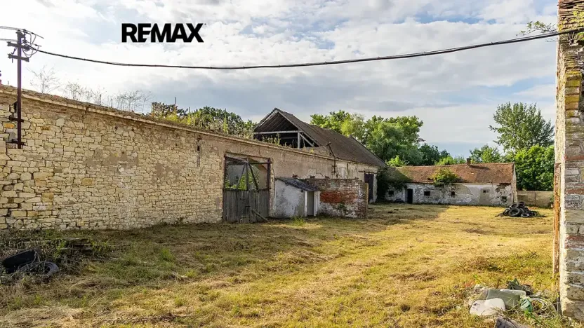 Prodej zemědělského objektu, Počedělice, 2500 m2
