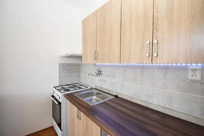 Pronájem bytu 1+1, Chomutov, Karla Buriana, 36 m2