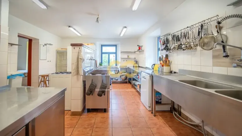 Prodej rodinného domu, Uzeničky, 590 m2