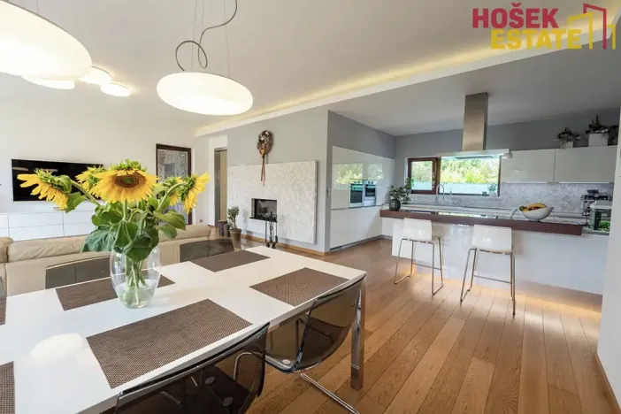 Prodej rodinného domu, Holubice, 240 m2