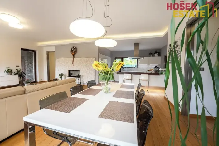 Prodej rodinného domu, Holubice, 240 m2