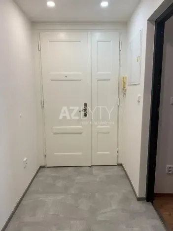 Pronájem bytu 1+kk, Praha - Bubeneč, Jaselská, 29 m2